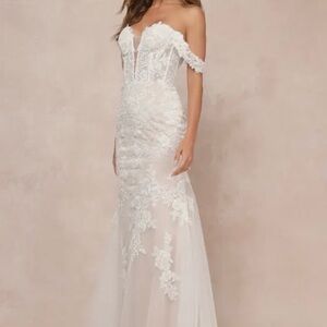 Lulu's Ivory Lace Off-Shoulder Bridal Gown